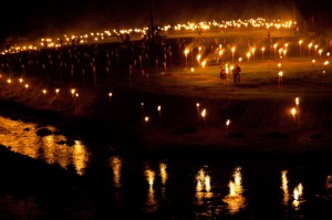 110815_2 花脊の松上げ