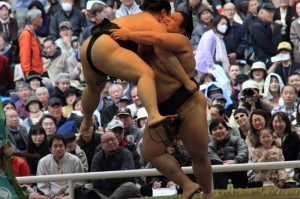 p120406_11 赤ちゃんの「初土俵入」