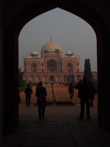 満月の夜に照らされたタージマハル